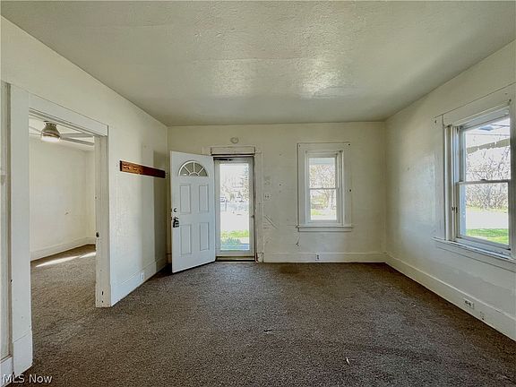 4th image of 128 Northrup St