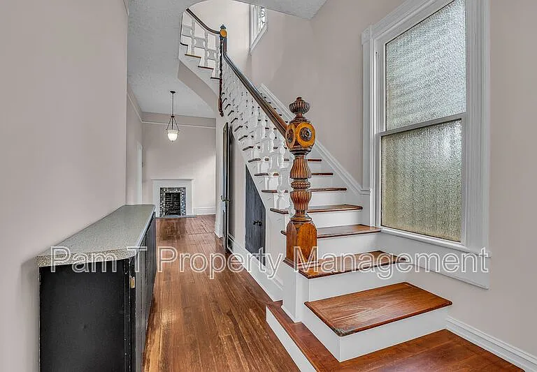 201 W 37th St #MAIN HOUSE — Photo 18