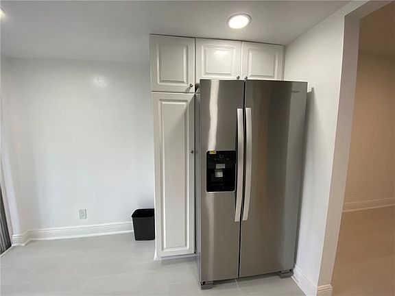 4th image of 33 Abbey Ln APT 105