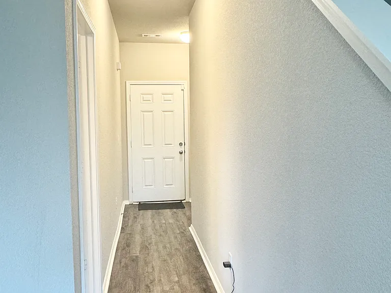 8616 Eastwood Creek Dr — Photo 3