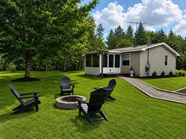 9341 Fields Dr, Houghton Lake, MI 48629