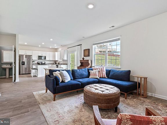 4th image of 8545 Crescent Dr