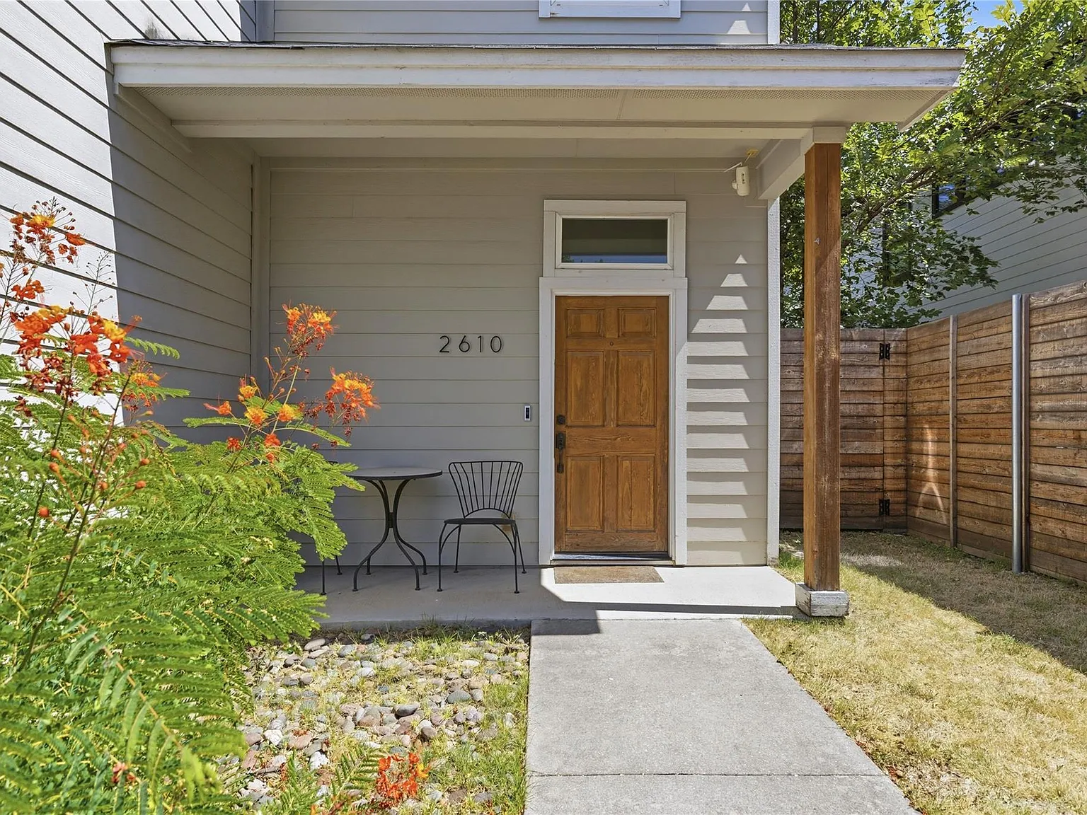 3 bed, 2.5 bath, 1670 sqft, $4,200 — Photo 2