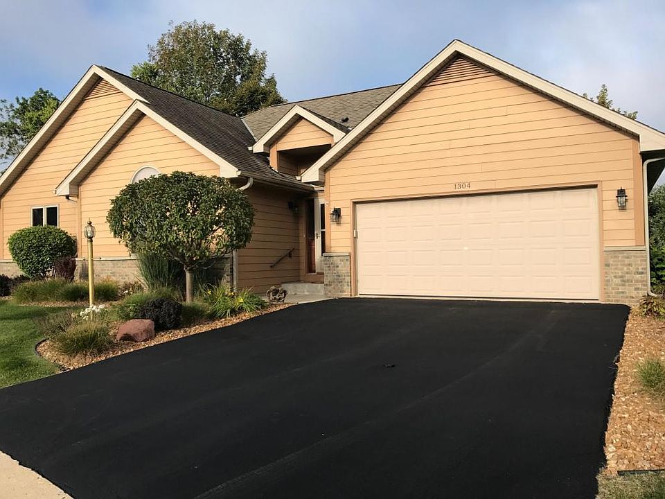 1st image of 1304 W Heights Ct