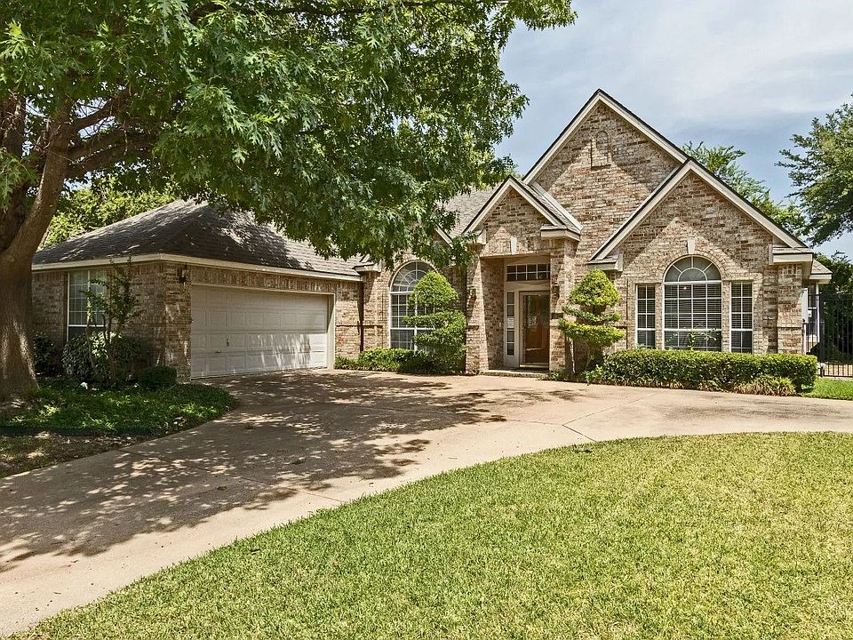 2627ValleyCreekDr-3.jpg