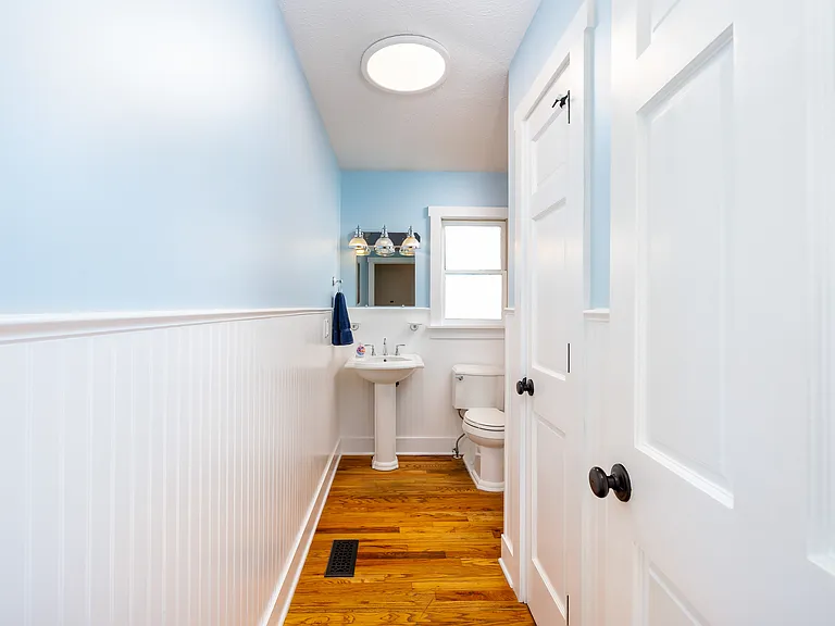 Hallway full bathroom with linen closet