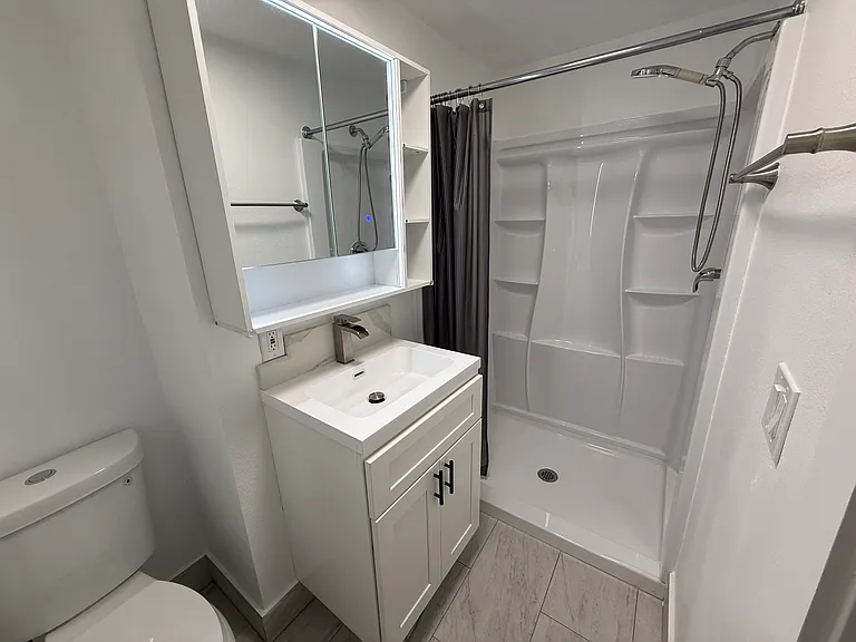 1012 Oak St #A — Photo 11