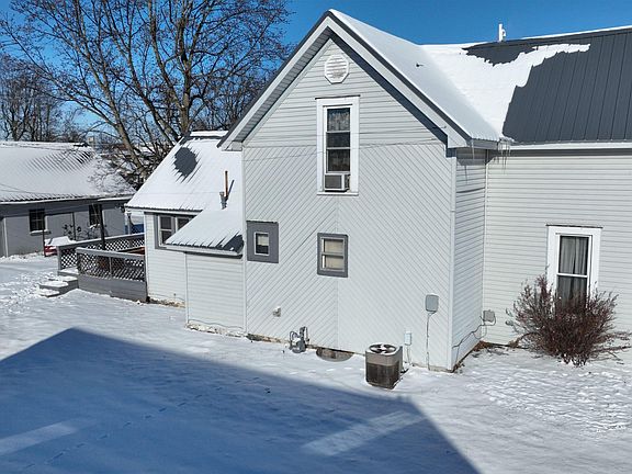 4th image of 602 Maple St