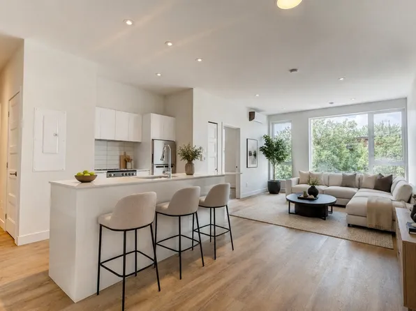 2356 Rue Logan #2360, Montreal, QC H2K 2B5