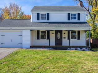 3 Valley Crest Dr, West Hartford, CT 06110