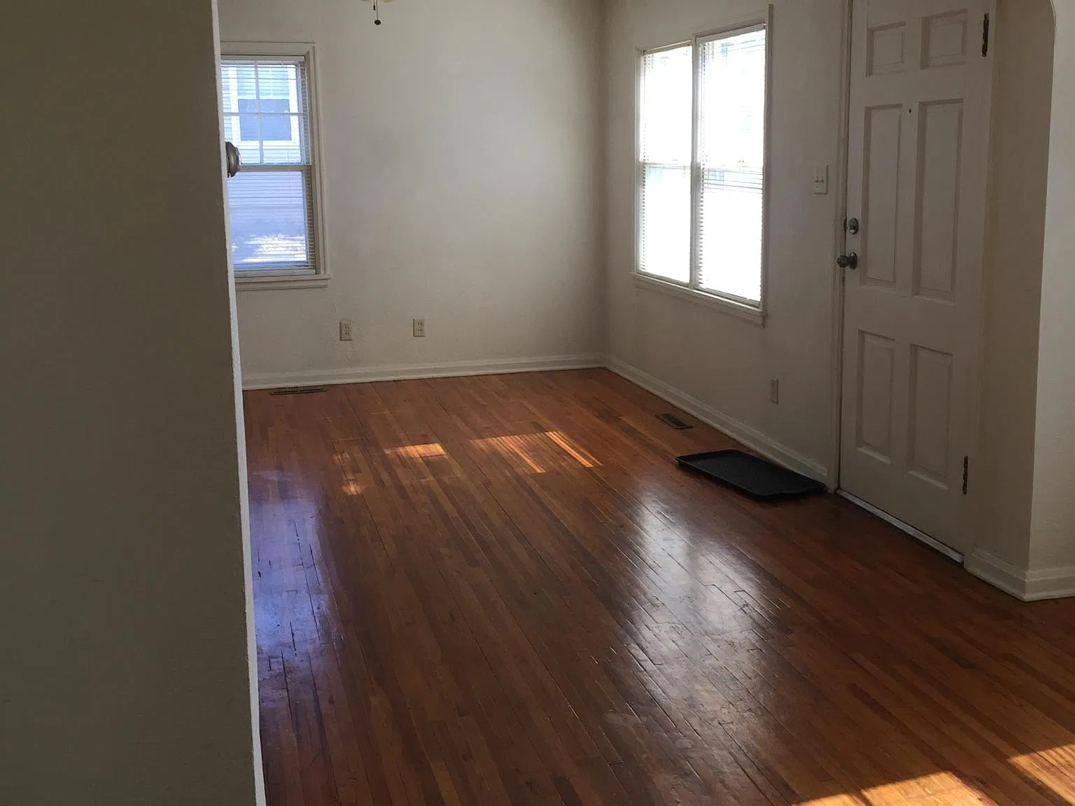 5 bed, 1948 sqft, $1,850 — Photo 3