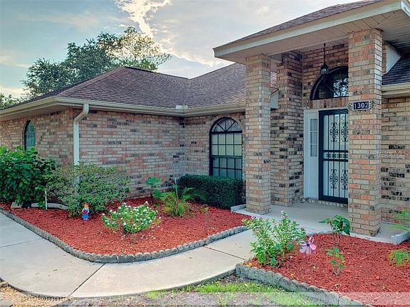 3rd image of 1302 Lydia Dr