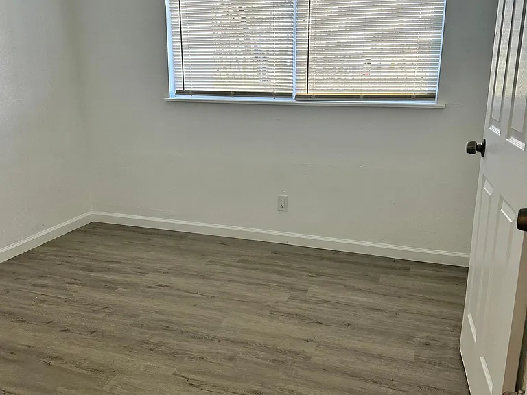 1722 Linda Ave — Photo 10