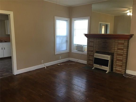 2nd image of 601 En 15th St APT A