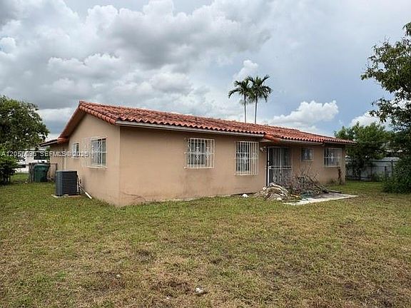 4th image of 9590 SW 19th St