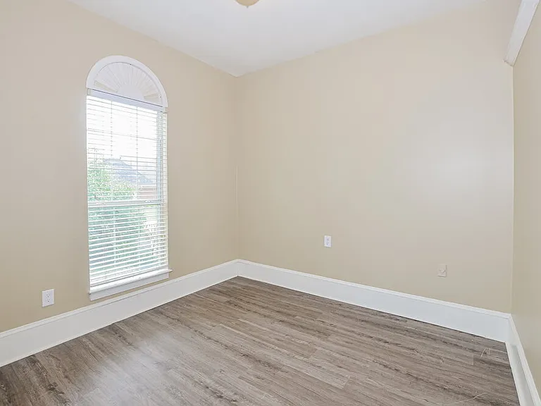 2722 Nelle Ln — Photo 11