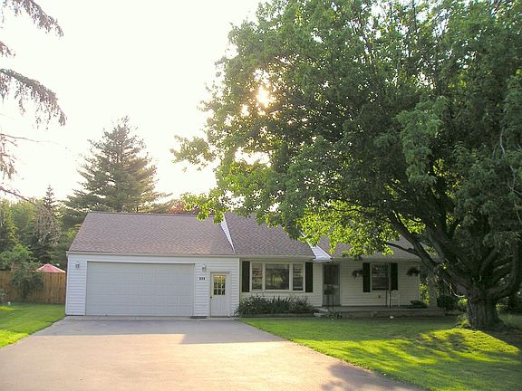 Oversized garage w/attic storage