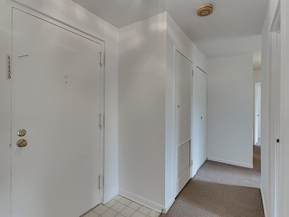 4th image of 3100 S Manchester St APT 422