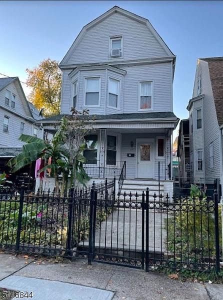 1st image of 712 Clifton Ave #1