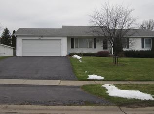 301 Crosby Ln, Rochester, NY 14612