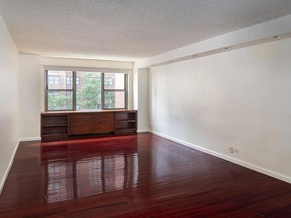 4th image of 132 E 35th St APT 2J