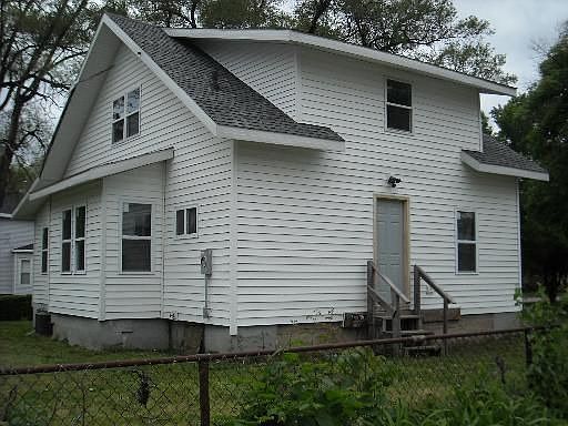 2nd image of 1702 Guion St