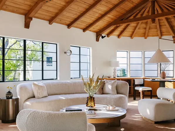 3820 Buena Park Dr, Studio City, CA 91604