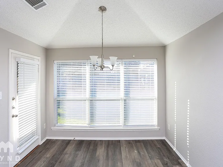 521 Denise St — Photo 11