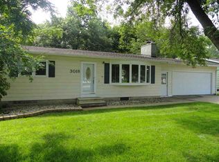 3018 W 9th St, Waterloo, IA 50702