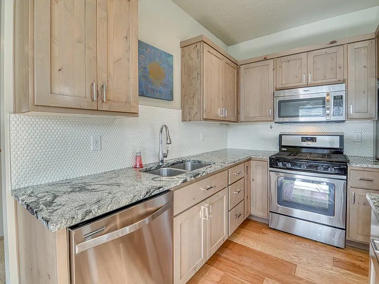 1818 S Grant Ave — Photo 14