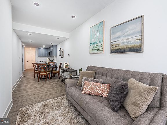 2nd image of 1007 N Mount St