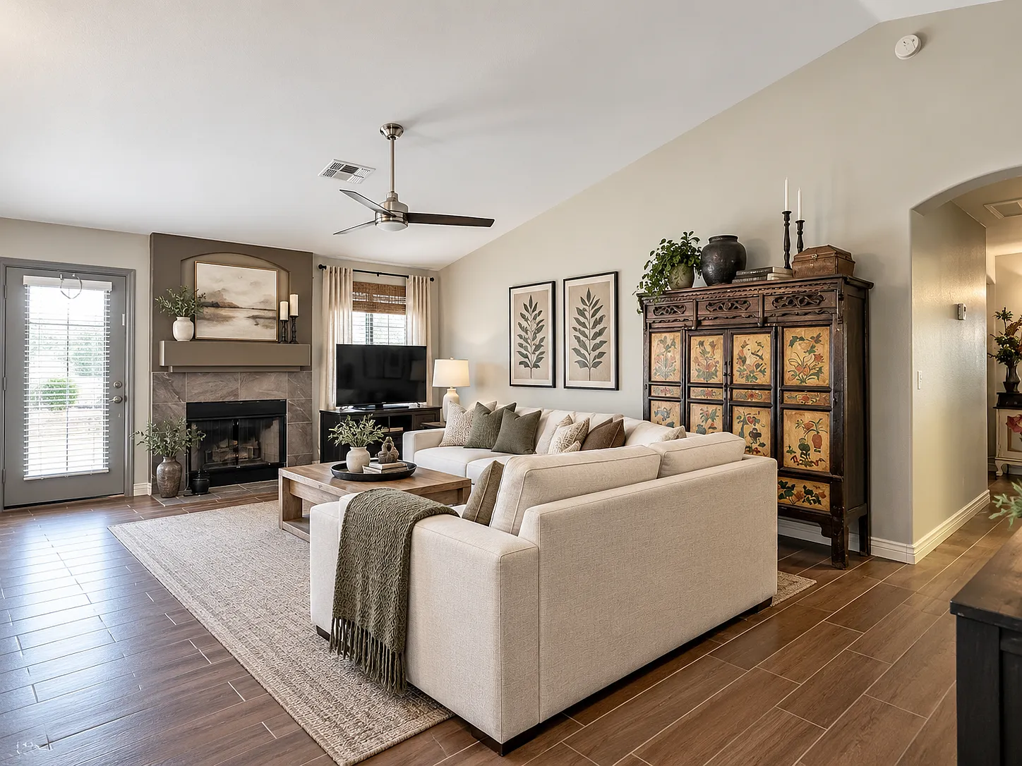 3 bed, 2012 sqft, $2,495 — Photo 4