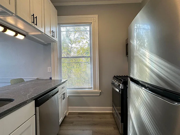 403 Oak St #3 — Photo 10