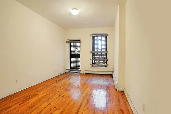Sold by Bond New York | media 4