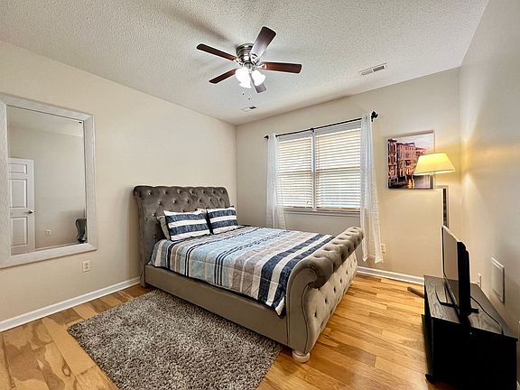 5th image of 138 Glenwood Cir