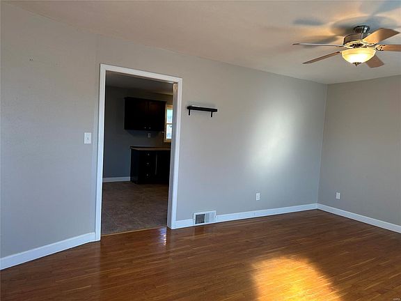 5th image of 609 W Jackson Ave