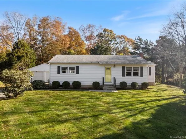 5 Hickory Avenue, Clinton, CT 06413
