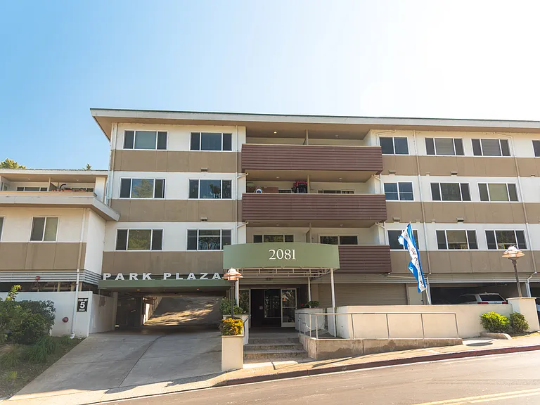 Park Plaza — Photo 19
