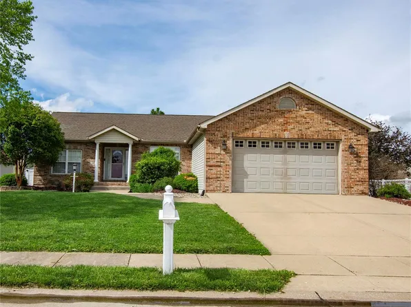 121 Patriots Dr, Bethalto, IL 62010