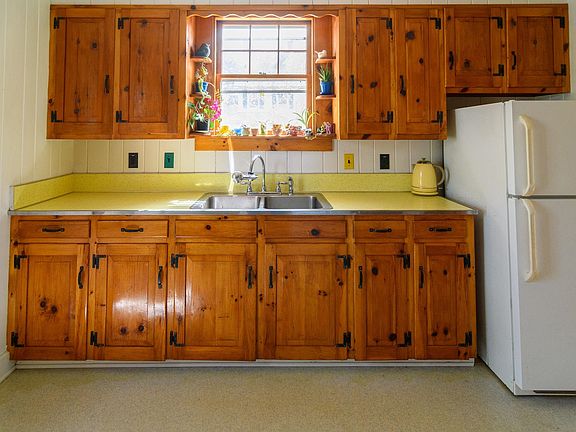 5th image of 117 Oak Grove Avenue
