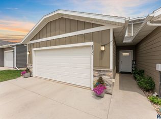 4500 E Whisper Ridge Pl, Sioux Falls, SD 57108