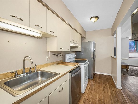 5th image of 200 Market St APT 115