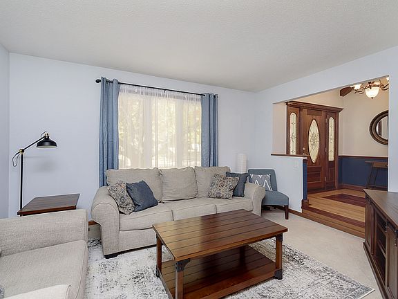 5th image of 421 Sudbury Ct