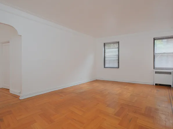 340 E Mosholu Parkway S image 4 of 10