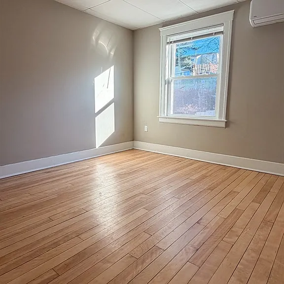 4 Vernon Ter #2 — Photo 5