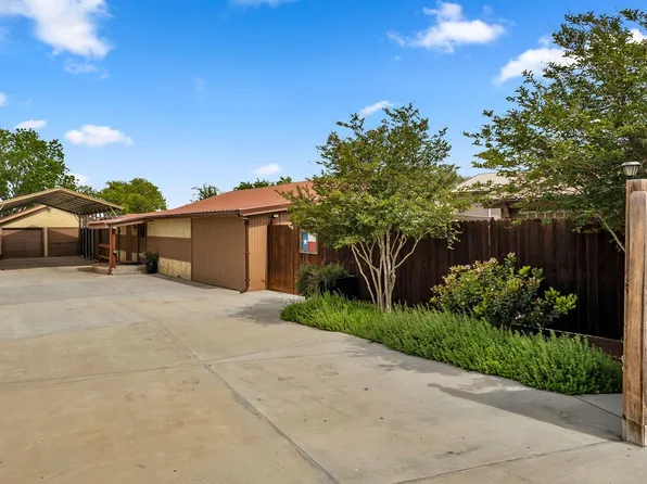 202 Lakeview Dr, Mathis, TX 78368