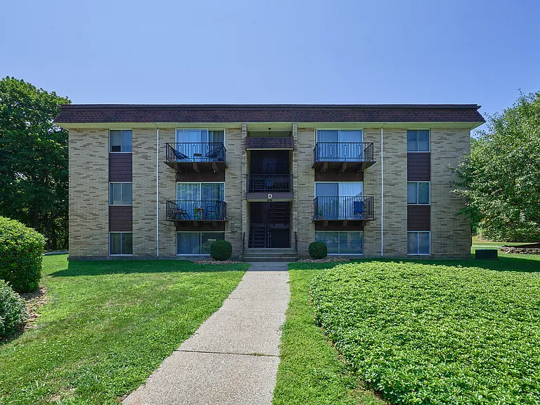 121 Bailey St #D31 — Photo 2