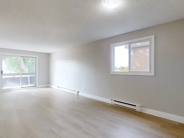 126 Bay St — Photo 6