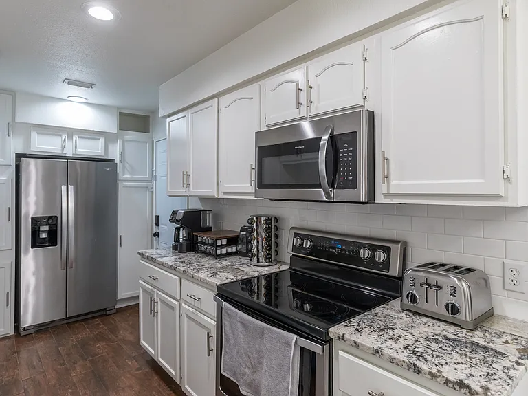 8073 Bonnie Cir — Photo 38