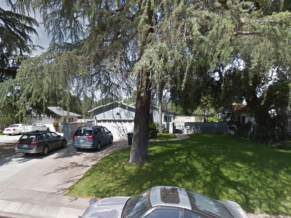 1st image of 215 E Deodar St